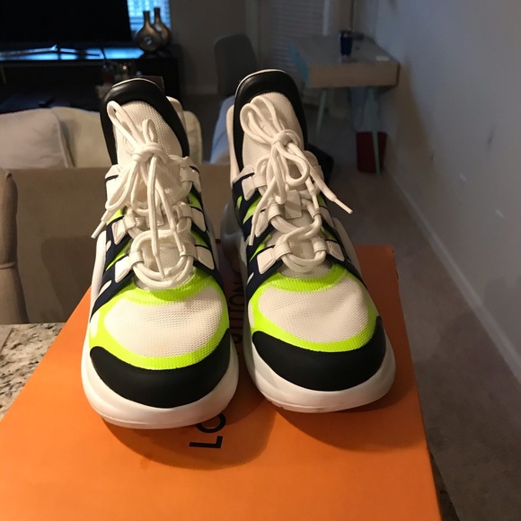 Authentic Louis Vuitton sneakers - Picture 5 of 8